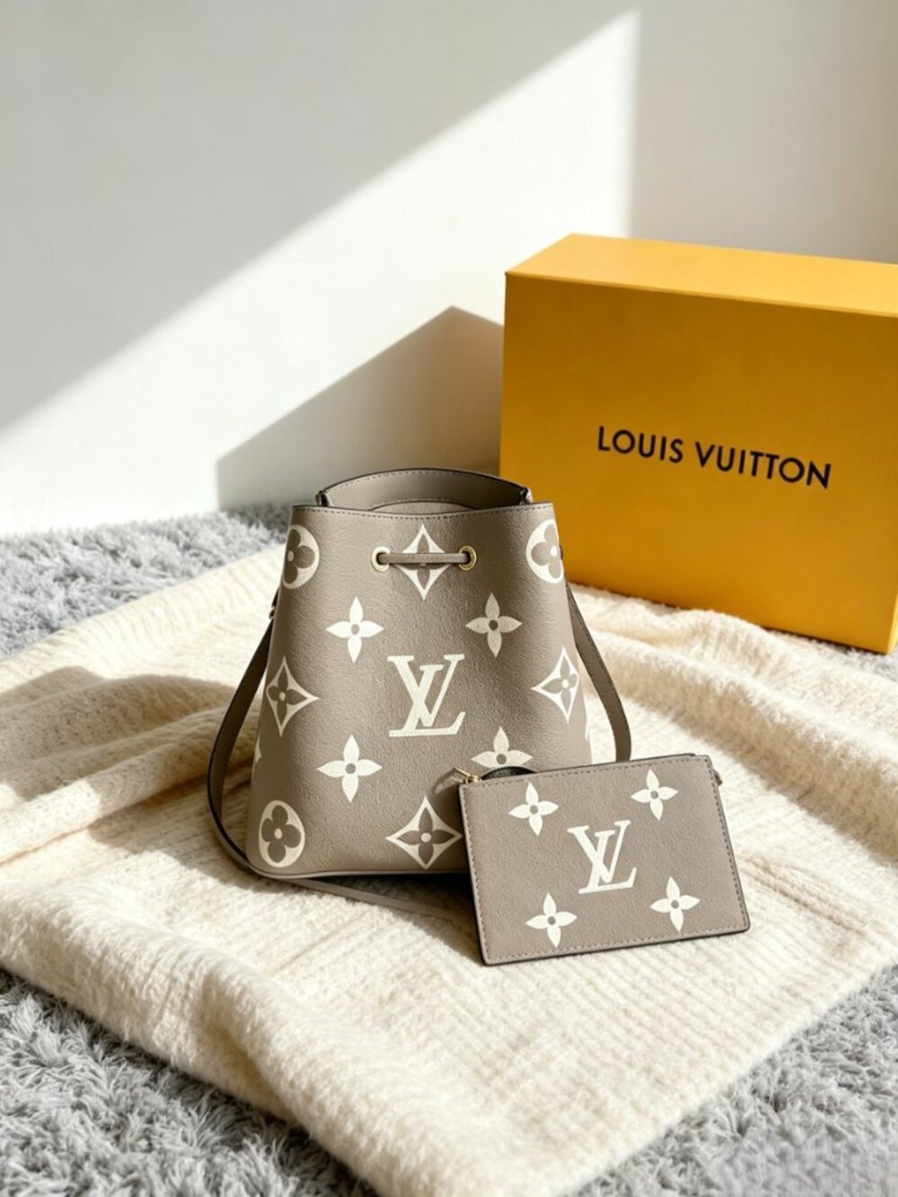 Louis Vuitton CarryAll MM - Picture 4 of 6